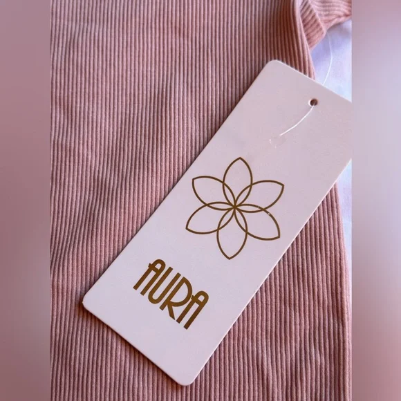 Aura Fitted Ribbed Tee - Picture 2 of 5